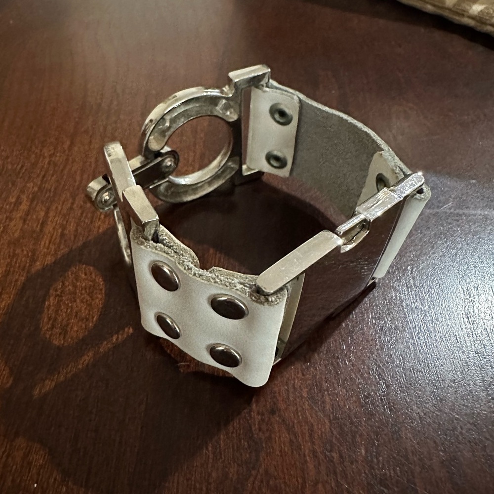 White and Silver Fashion Braclet